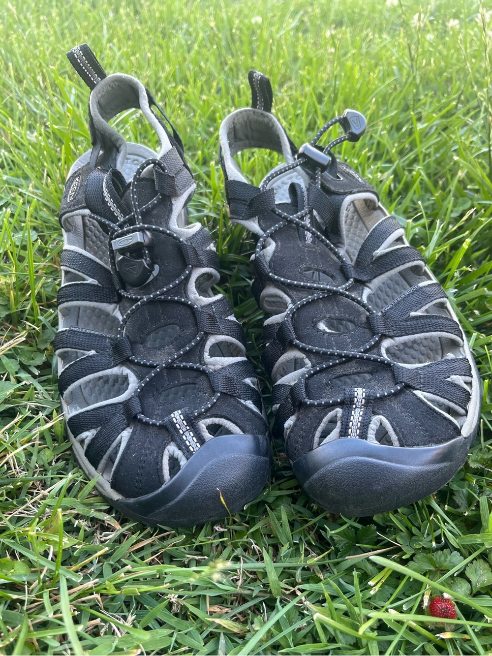 Keen Whisper Women's Waterproof Sandals Size 9 Gray Black